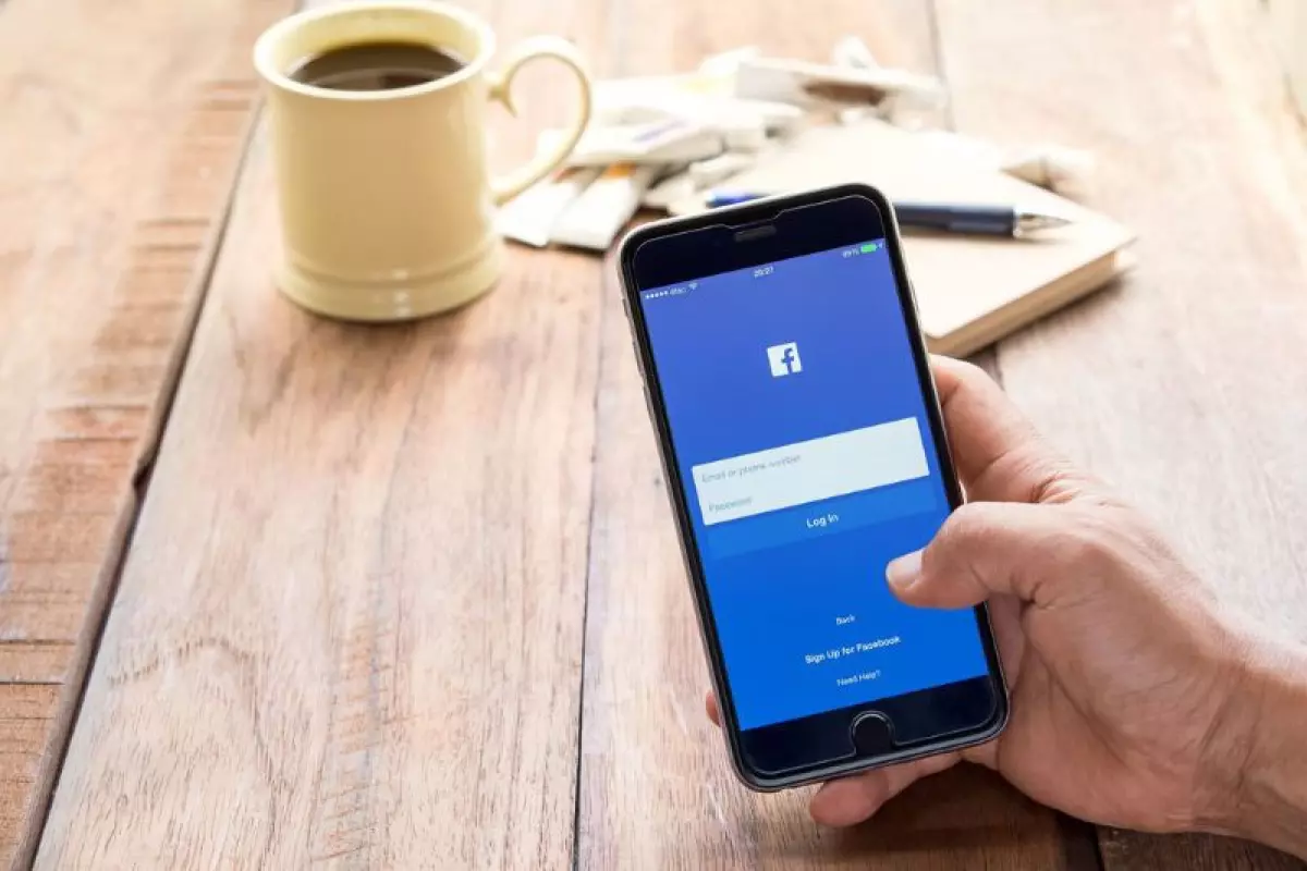 Facebook là nền tảng mạng xã hội giúp kết nối người dùng trên thế giới