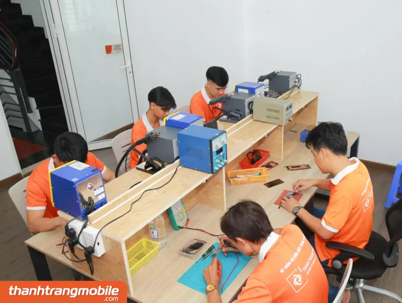Quy trình Thay pin Vsmart Bee 3 chuyên nghiệp tại Thanh Trang Mobile