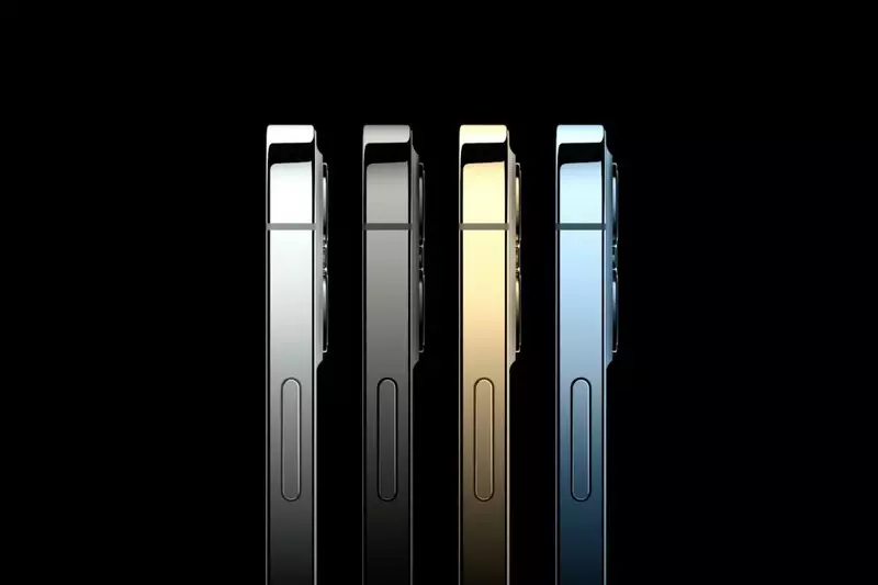 Mặt lưng bằng kính, khung viền thép được thiết kế cho máy | iPhone 12 Pro Max